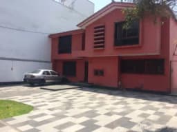 Alquiler casa en San Isidro de 800m2 a 3500 Dólares