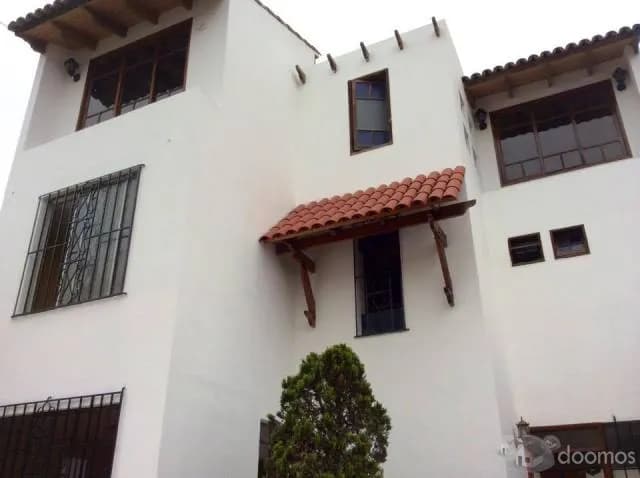 ALQUILO CASA DE TRES PISOS PARA OFICINAS O CONSULTORIOS — foto 1