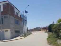 Casa con Ubicación Comercial