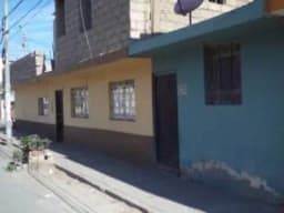 CASA DE ESQUINA  MERCADILLO BOLOGNESI  CORONEL MENDOZA NEGOCIABLE