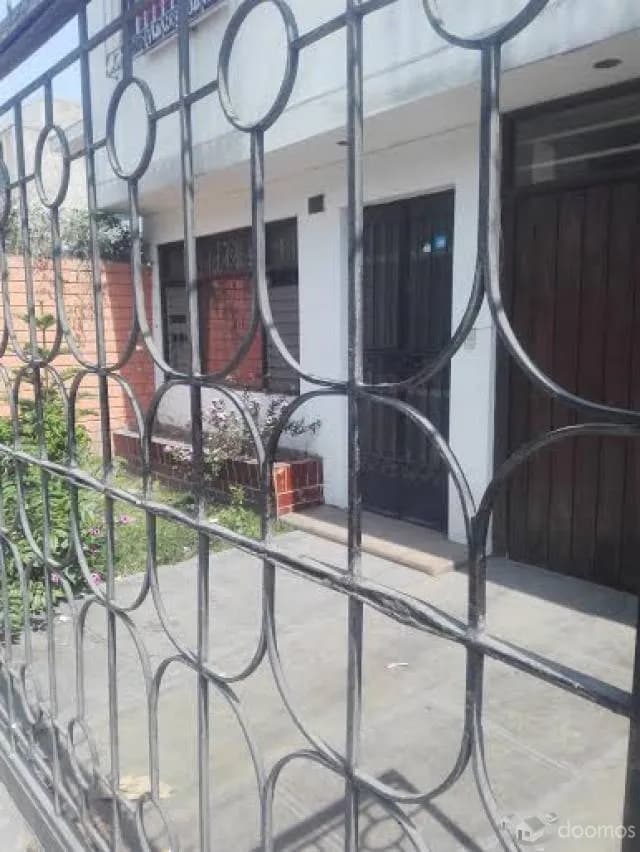 OCASION CASA PARA REMODELAR !!! EN SURCO CERCA AL POLO — foto 3