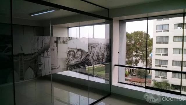 ALQUILER DE OFICINA EN CENTRO EMPRESARIAL EL BOSQUE, SAN ISIDRO — foto 3