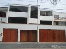 HERMOSA Y AMPLIA CASA FRENTE A  PARQUE TOTALMENTE REMODELADA