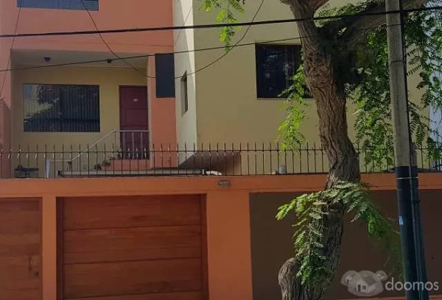 SAN ISIDRO ZONA TRANQUILA CASA DE 3 PISOS — foto 1