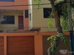 SAN ISIDRO ZONA TRANQUILA CASA DE 3 PISOS
