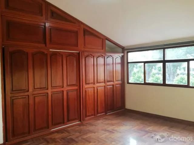 PRECIOSA CASA EN LA ENSENADA DE LA MOLINA, FRENTE A PARQUE — foto 4