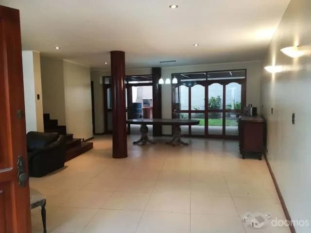 PRECIOSA CASA EN LA ENSENADA DE LA MOLINA, FRENTE A PARQUE — foto 6