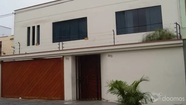 CASA A.T. 300M2 RESIDENCIAL REMODELADA SURCO — foto 1