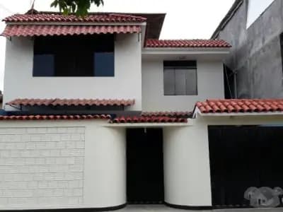 OCASIÓN CASA EN VENTA DE DOS PISOS CERCA REAL PLAZA -  PUCALLPA
