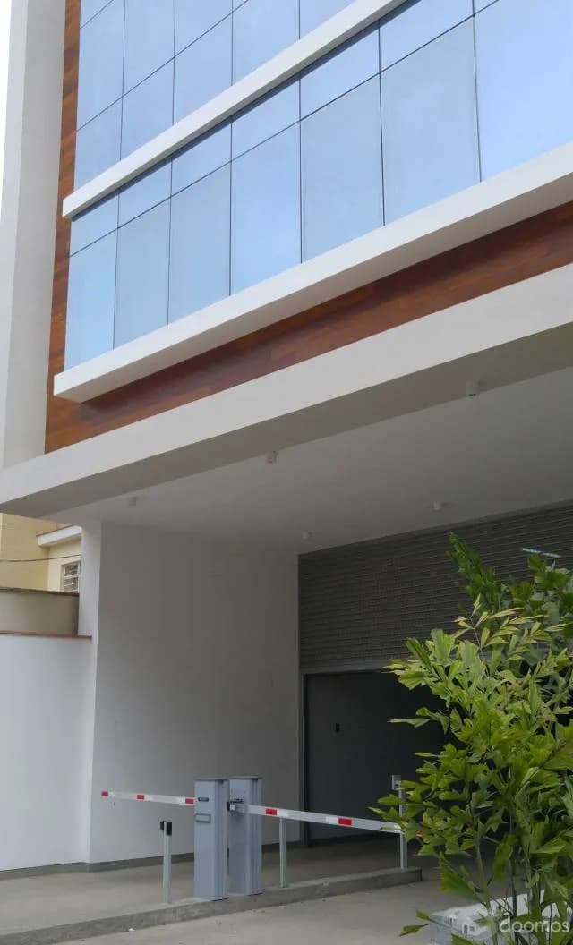 ALQUILER DE OFICINA EN  EDIFICIO INTELIGENTE — foto 1