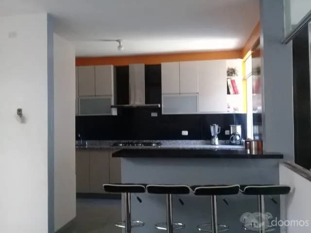 Alquilo Departamento de 140 mt2 con balcón y mampara semi amoblado — foto 1