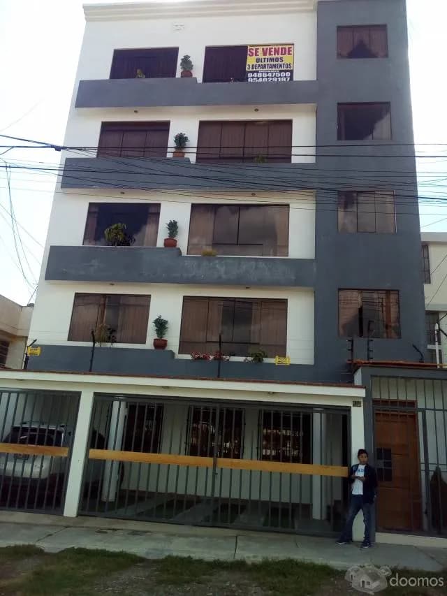Remato departamento 3 dormitorios  de 90m2 a S/ 195000 — foto 1
