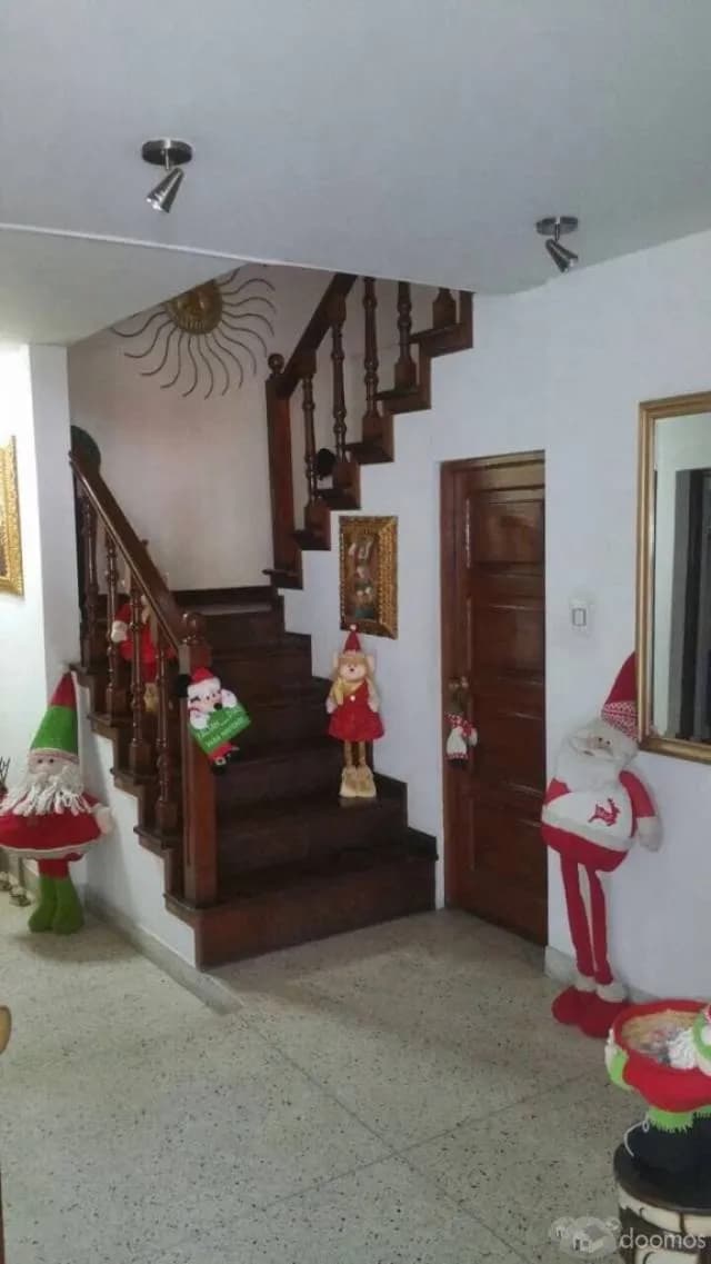 Casa de 3 pisos ubicada en zona inmejorable de La Molina — foto 10