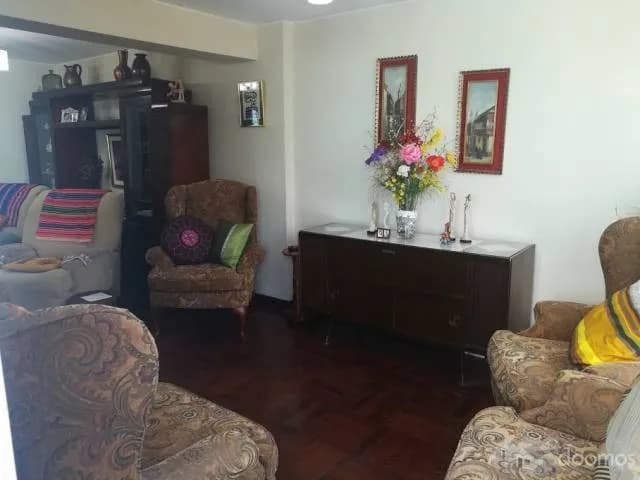 VENDO A PRECIO DE REMATE  PRECIOSA CASA PARÁMETROS PARA CUATRO PISOS — foto 3
