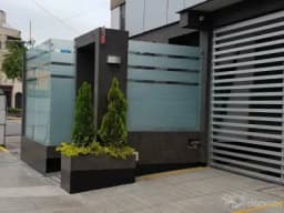 Alquiler de oficina de estreno en San Isidro-Excelente ubicación