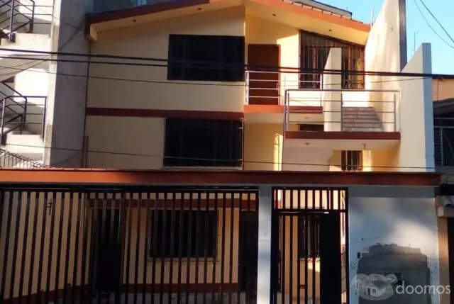 Linda - Casa ( dos pisos ) frente a parque, Incluye Cochera — foto 1