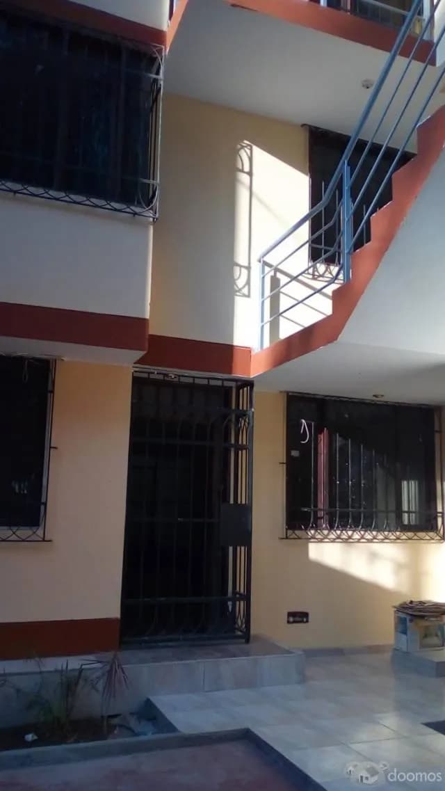 Linda - Casa ( dos pisos ) frente a parque, Incluye Cochera — foto 2