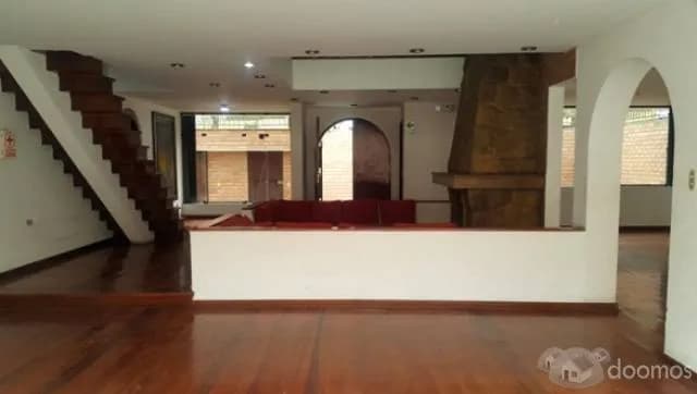 VENDO AMPLIA CASA EN AV. LA FONTANA DE LA MOLINA!! — foto 1