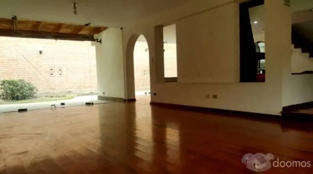 VENDO AMPLIA CASA EN AV. LA FONTANA DE LA MOLINA!! — foto 3