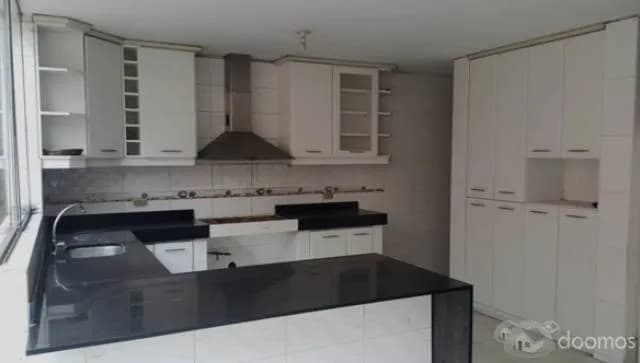 VENDO AMPLIA CASA EN AV. LA FONTANA DE LA MOLINA!! — foto 4