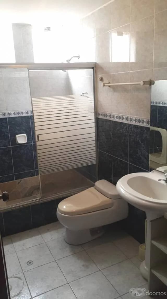 VENDO AMPLIA CASA EN AV. LA FONTANA DE LA MOLINA!! — foto 6