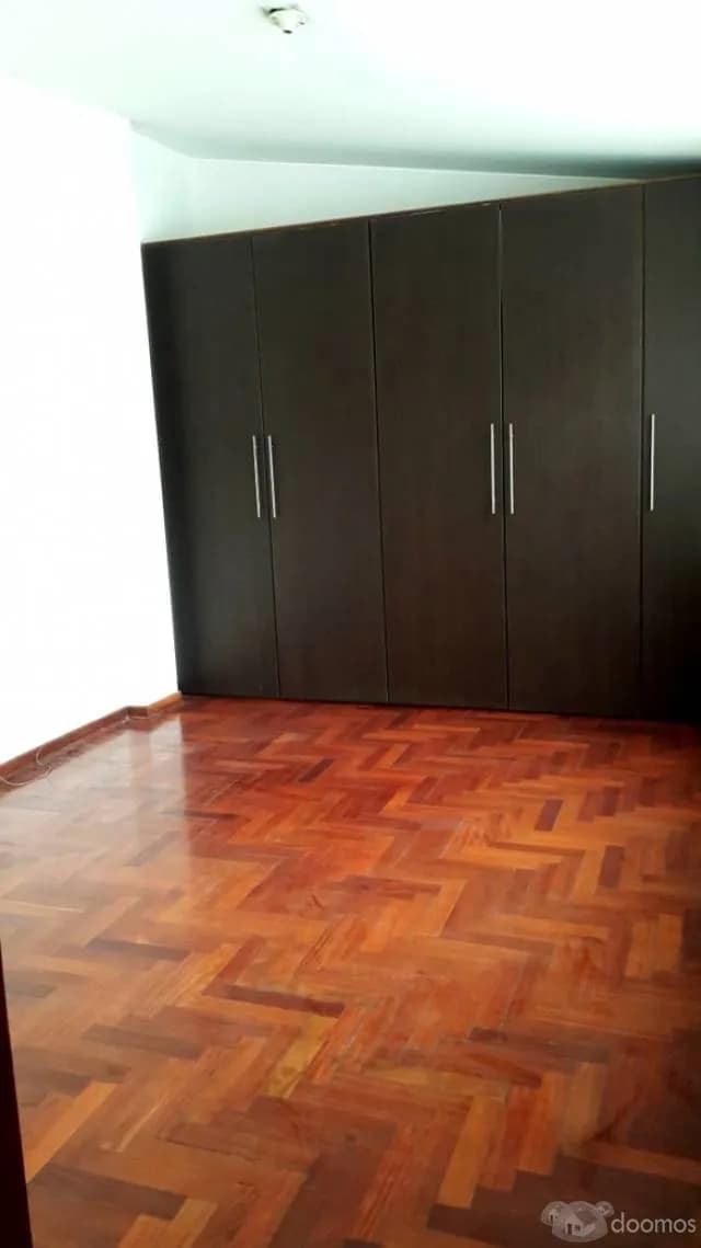 VENDO AMPLIA CASA EN AV. LA FONTANA DE LA MOLINA!! — foto 7