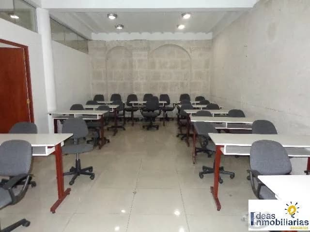 VENDO AMPLIA CASONA EN EL CENTRO DE LA CIUDAD — foto 8