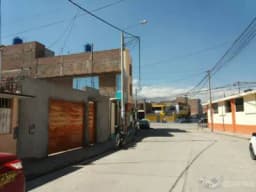 CASA EN VENTA CON AMPLIA ÁREA LIBRE  UBICACIÓN Jr. Nicolás de Piérola N°161 Urb. La Florida, El Tambo Huancayo.