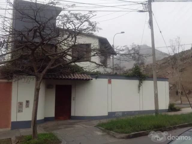 Vendo casa de 3 pisos en La Molina Vieja — foto 1