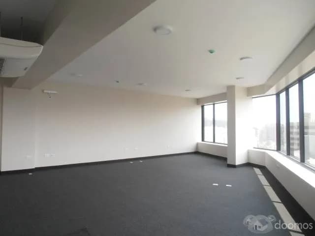ALQUILER DE OFICINA IMPLEMENTADA EN SAN ISIDRO — foto 1