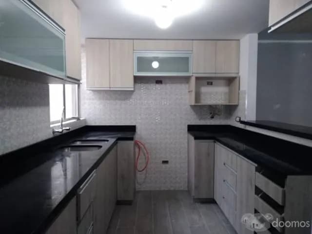 ALQUILO DUPLEX 150m2 CON VENTANAS ANTIRUIDO, ESPALDAS TOTTUS DE LA AV. LA MARINA — foto 1