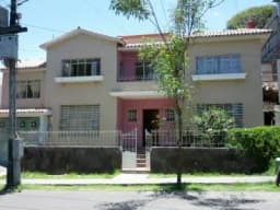 Casa en venta en buena ubicación de la ciudad cerca de todos los servicios necesarios para su mayor comodidad y la de su mascota.