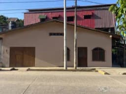 Vendo linda casa céntrica en Pucallpa