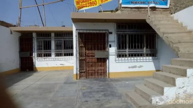 VENDO CASA DE MATERIAL NOBLE — foto 1