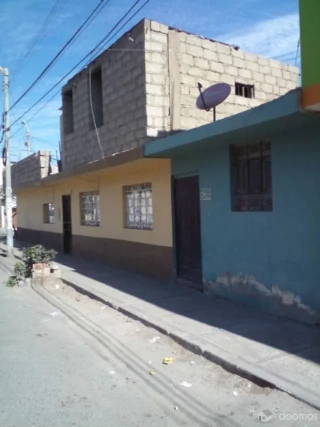 CASA ESQUINA  MRCADILLO BOLOGNESI A UNA QUADRA — foto 1