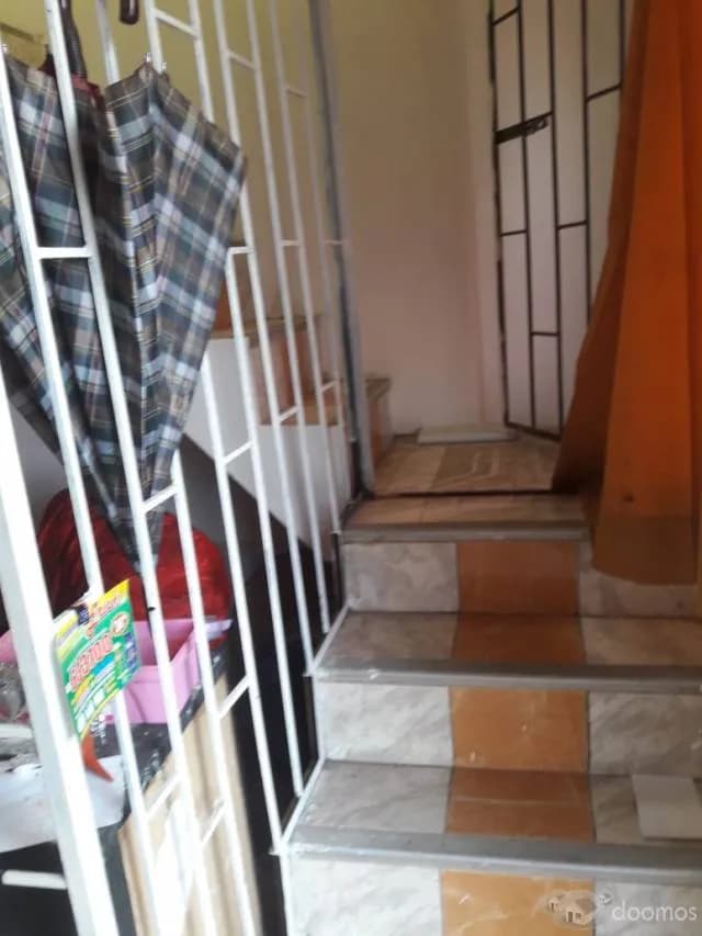 VENDO CASA DE DOS PISOS DE MATERIAL NOBLE — foto 2