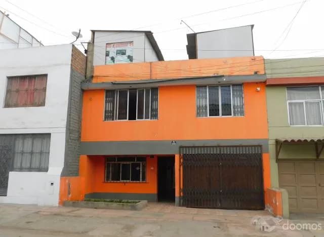 VENTA DE CASA A MEDIA CUADRA DE LA AVENIDA COMERCIAL CANEVARO — foto 1