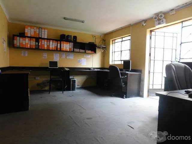 VENTA DE CASA A MEDIA CUADRA DE LA AVENIDA COMERCIAL CANEVARO — foto 3