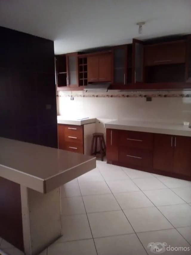 OCASION VENTA DE CASA EN LOS OLIVOS POR VIAJE — foto 5