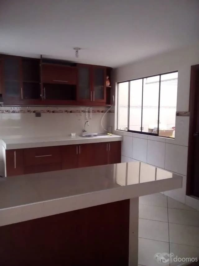 OCASION VENTA DE CASA EN LOS OLIVOS POR VIAJE — foto 6