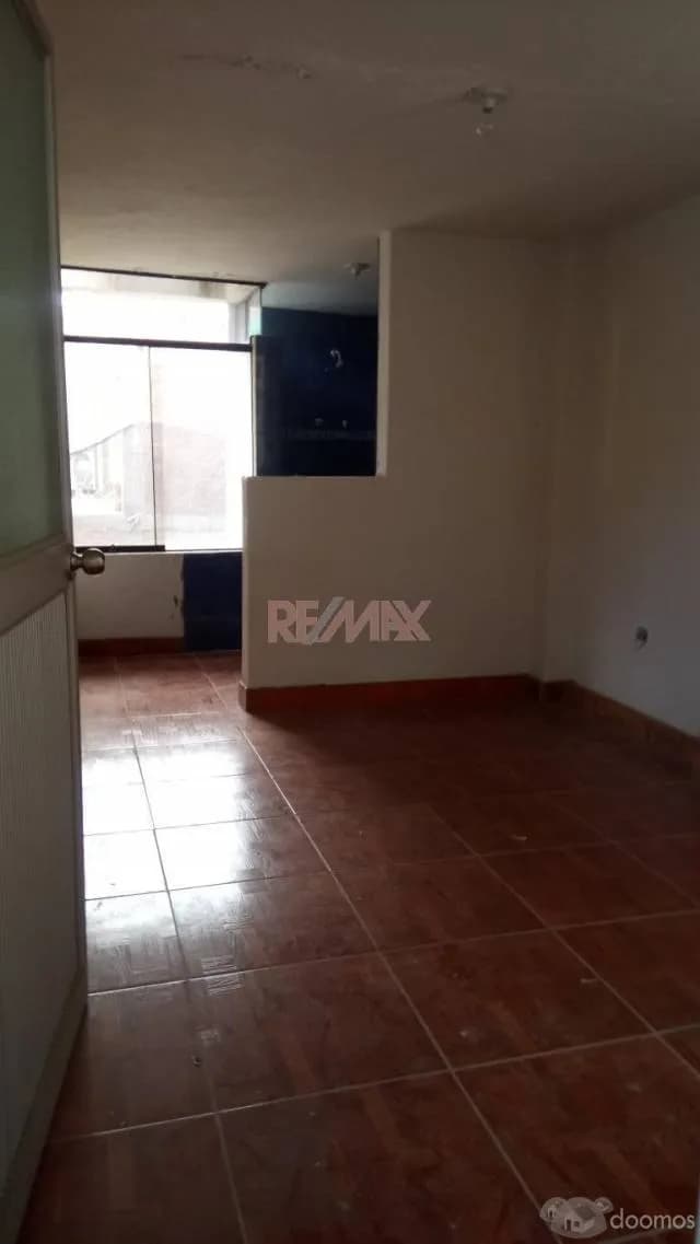 CASA VENTA EN EL CENTRO DE PUNO A 1 CUADRA DE PARQUE PINO — foto 5
