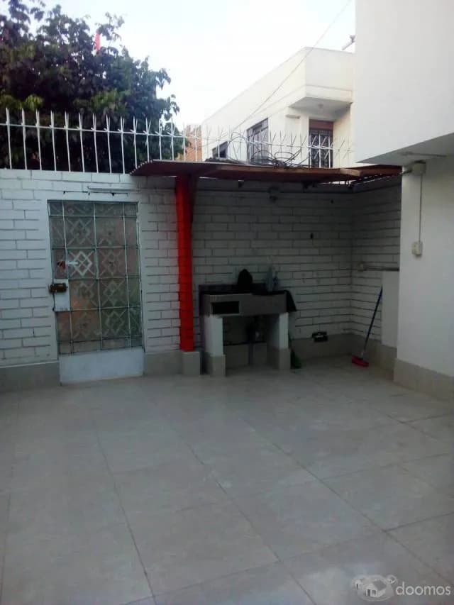 BAJÓ DE PRECIO!!!!  CASA 2 PISOS FRENTE A PARQUE. — foto 4