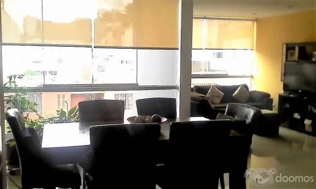 VENTA DE HERMOSO DEPARTAMENTO CON VISTA AL PARQUE EN SURCO — foto 1