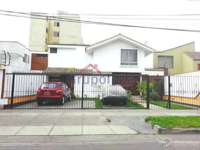 CASA MUY BIEN CONSERVADA EN SAN BORJA — foto 1