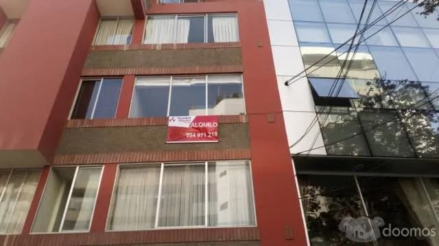 ALQUILO DEPARTAMENTO EN EL  CORAZÓN DE MIRAFLORES — foto 1