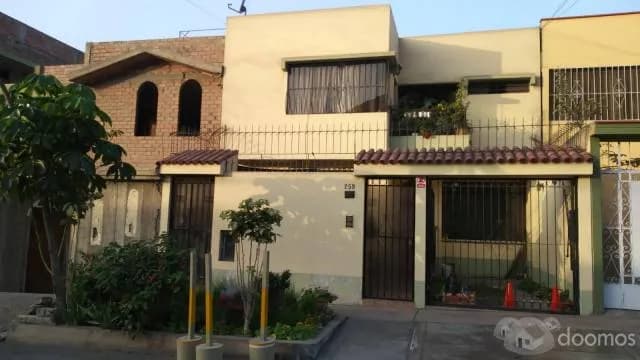 Hermosa y Funcional Casa en Venta, Urb. La Capilla La Molina, Lima — foto 1