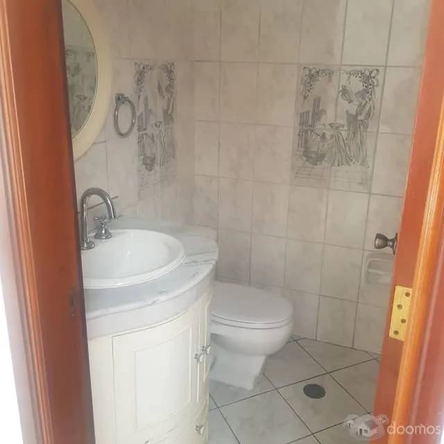 CASA EN ESQUINA EN LAS LOMAS DE LA MOLINA — foto 5