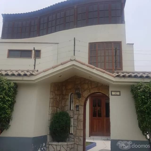CASA EN ESQUINA EN LAS LOMAS DE LA MOLINA — foto 7