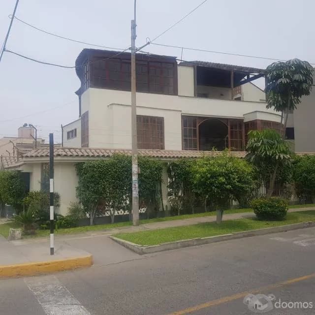 CASA EN ESQUINA EN LAS LOMAS DE LA MOLINA — foto 10