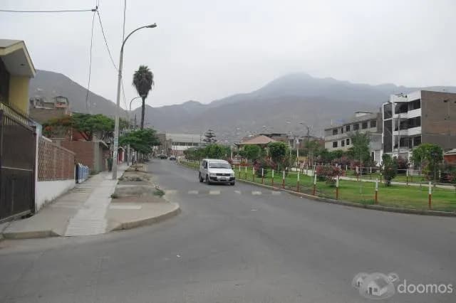 INMUEBLE DE 2 PISOS FRENTE AL PARQUE — foto 4